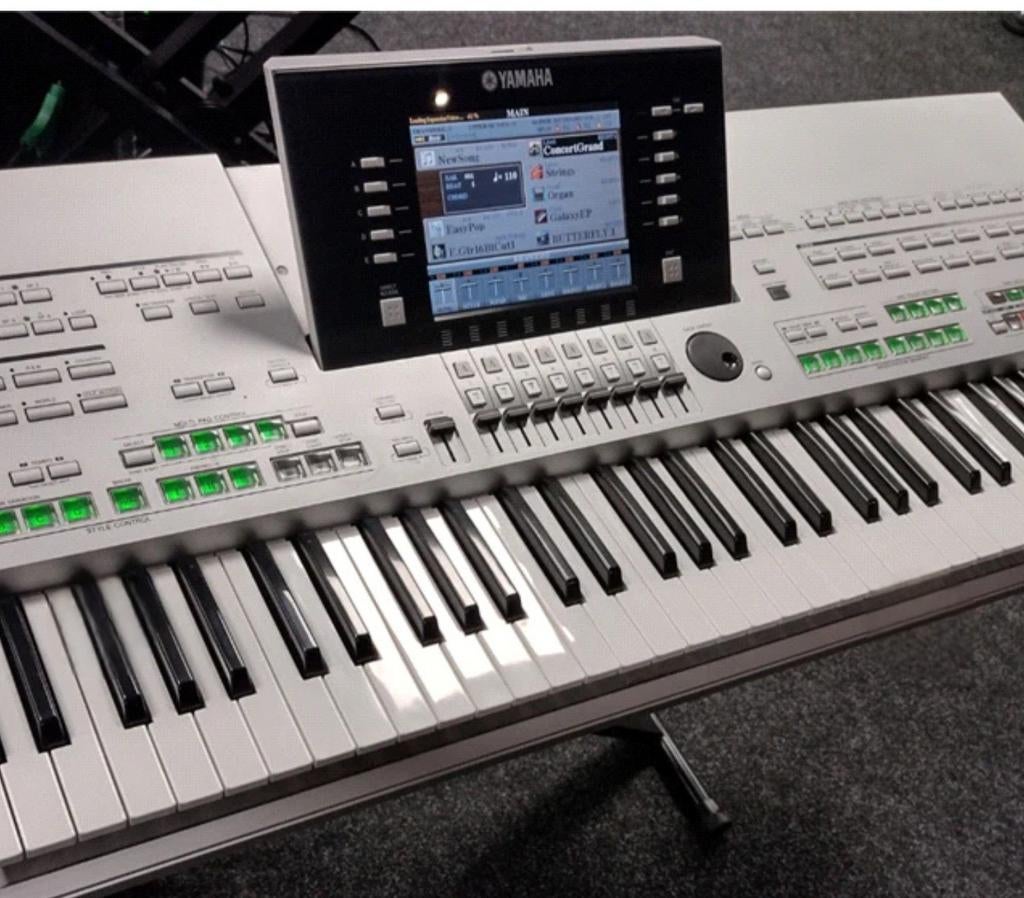 Yamaha Tyros 3 XL met Nederlandse & Engelse karaoke hits, Muziek en Instrumenten, Keyboards, Ophalen, 61 toetsen, Yamaha, Zo goed als nieuw