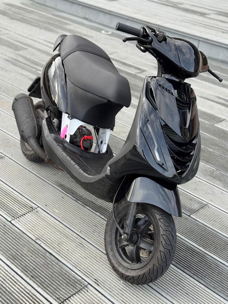 Zip 125cc brom, Fietsen en Brommers, Scooters | Piaggio, Ophalen, Zo goed als nieuw, Benzine, Zip