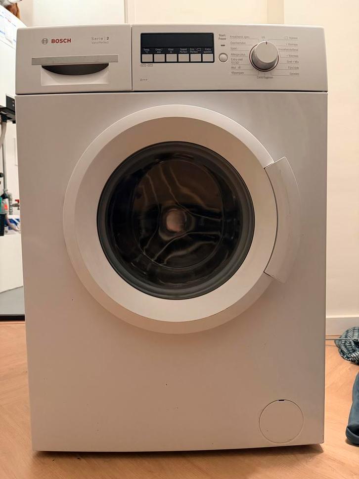 Wasmachine Bosch, Witgoed en Apparatuur, Wasmachines, Gebruikt, Voorlader, Minder dan 85 cm, 1200 tot 1600 toeren, Energieklasse A of zuiniger