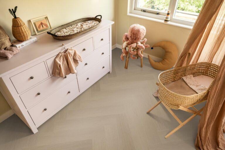 YUP Fulham herringbone click SRC smoky l €19,90, Crème, 75 m² of meer, Nieuw, PVC CLICK VISGRAAT
