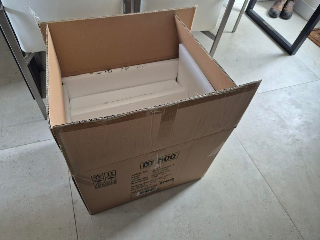 Grote doos, verhuisdoos? Piepschuim, Ophalen, Doos, Minder dan 35 cm