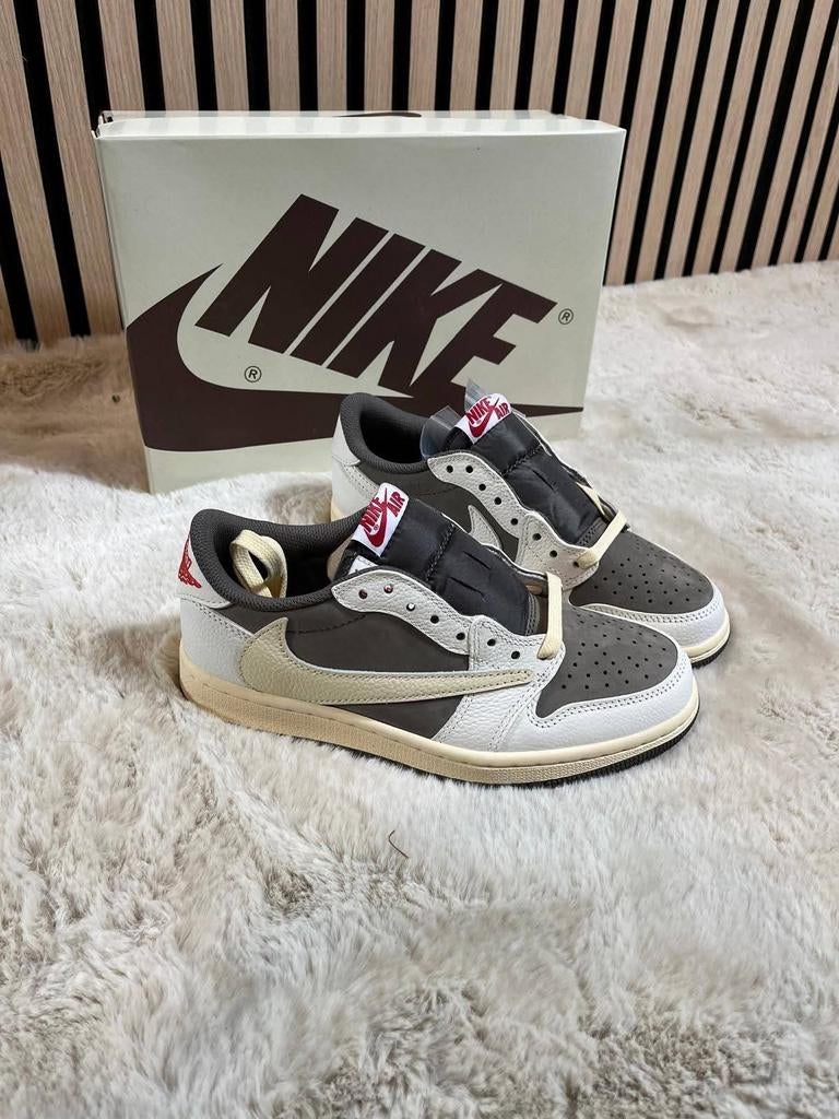 Nike Travis Scott Mocha en Olive Green, Kinderen en Baby's, Kinderkleding | Schoenen en Sokken, Ophalen of Verzenden, Nieuw, Jongen of Meisje