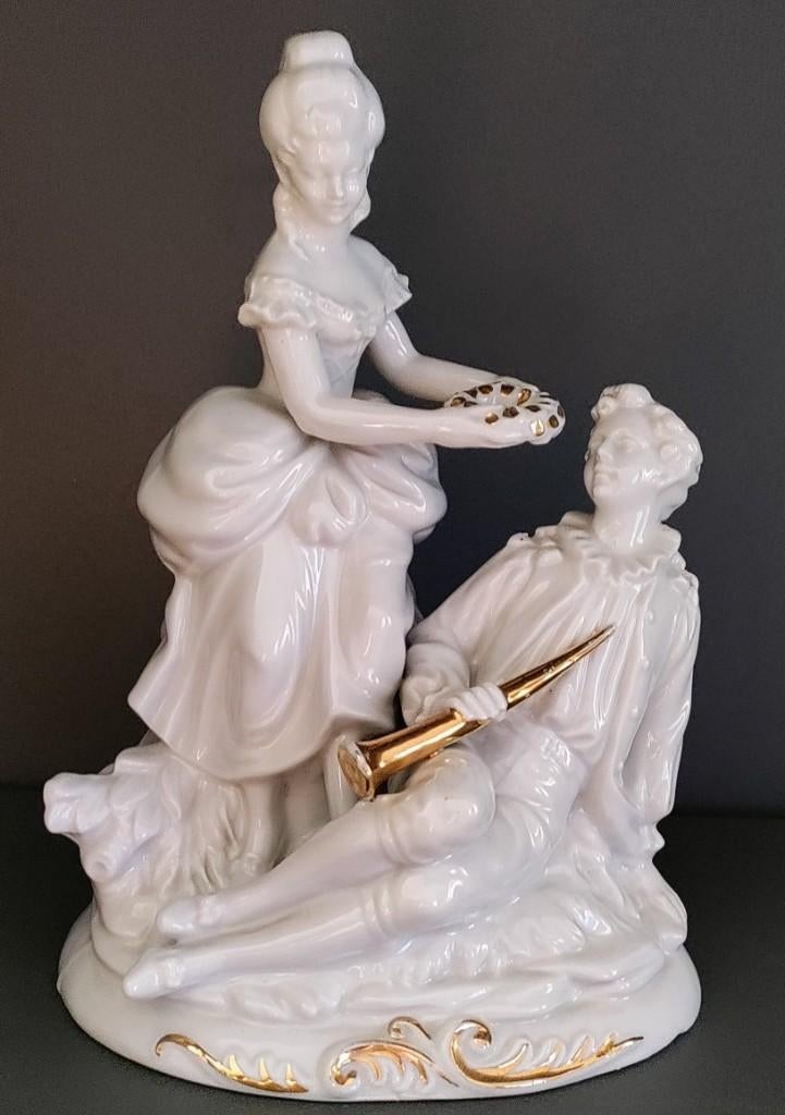 Vintage CAPODIMONTE Wit Porseleinen beeldje, Ophalen of Verzenden, Scène, Beeld, 20 - 50 cm