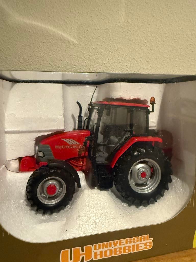 UH 1:32 model MC Cormick CX 105 Nieuw in doos, Hobby en Vrije tijd, Overige merken, 1:32 tot 1:50, Overige typen, Nieuw