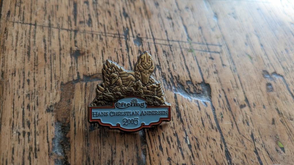 Efteling Pin - Hans Christian Andersen, Verzamelen, Efteling, Ophalen, Nieuw, Button of Speldje