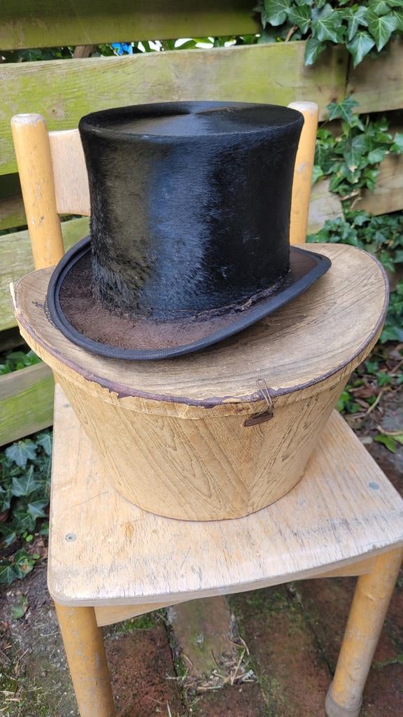 Hoge hoed met hoedendoos, Antiek en Kunst, Ophalen of Verzenden