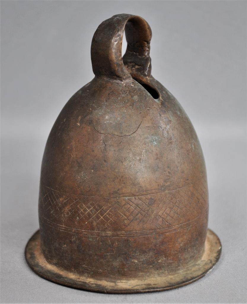 Zware oude bronzen bel , BAMBARA, Mali, 1e helft 20e eeuw, Ophalen of Verzenden