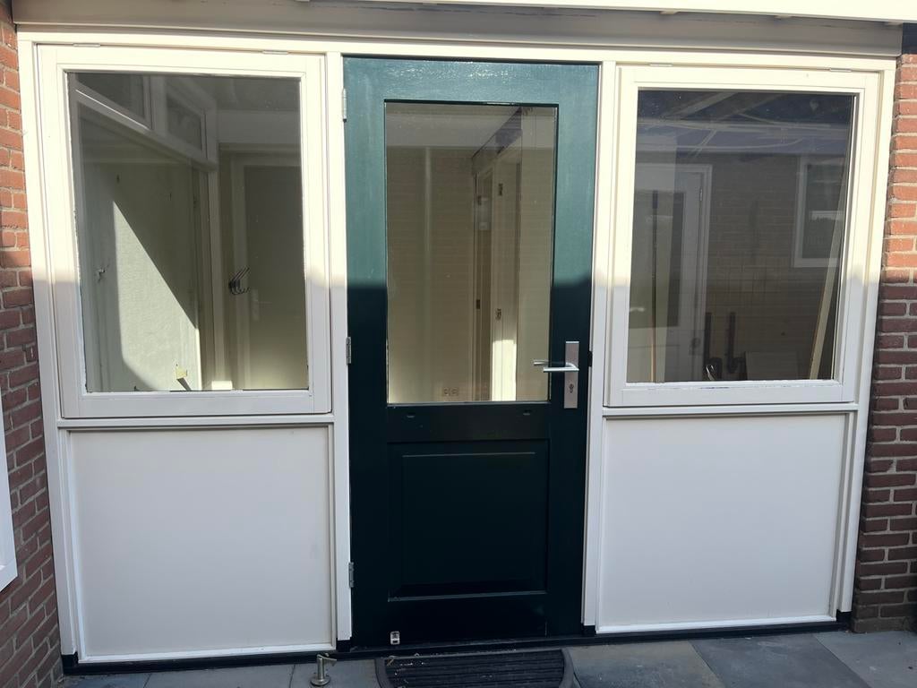 Kozijn met buitendeur en ramen, Ophalen, Gebruikt, Inclusief glas, Hout