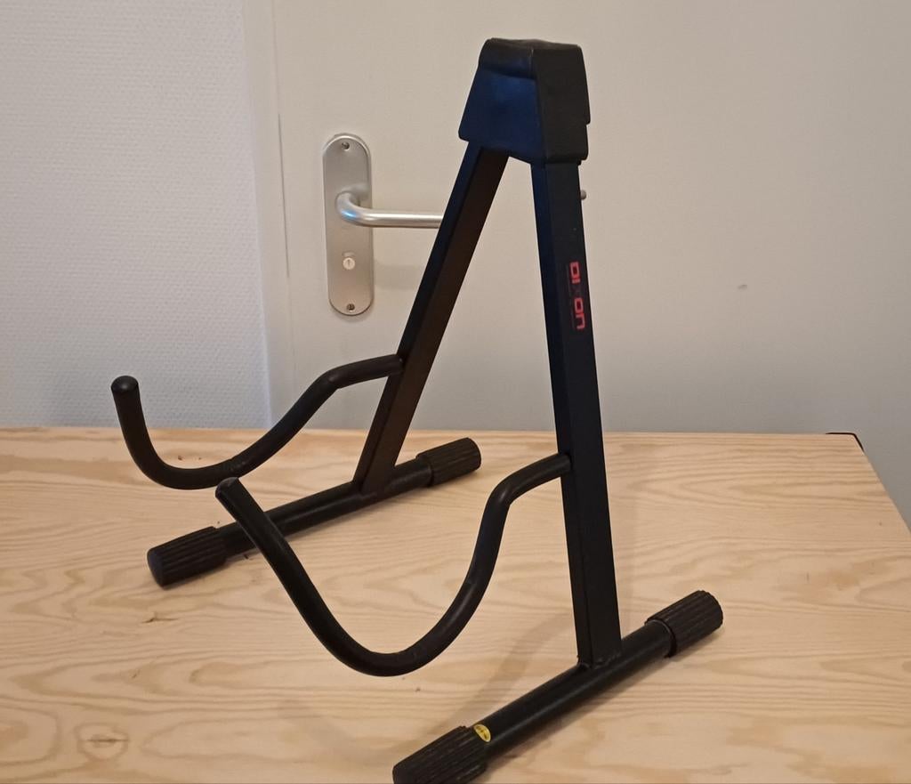 (Bas)gitaarhouder Dixon, Ophalen