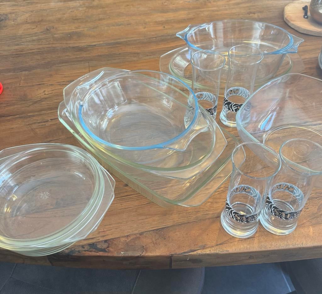 Glazen ovenschalen en drinkglazen set, Huis en Inrichting, Keuken | Servies, Ophalen, Gebruikt, Overige typen, Glas