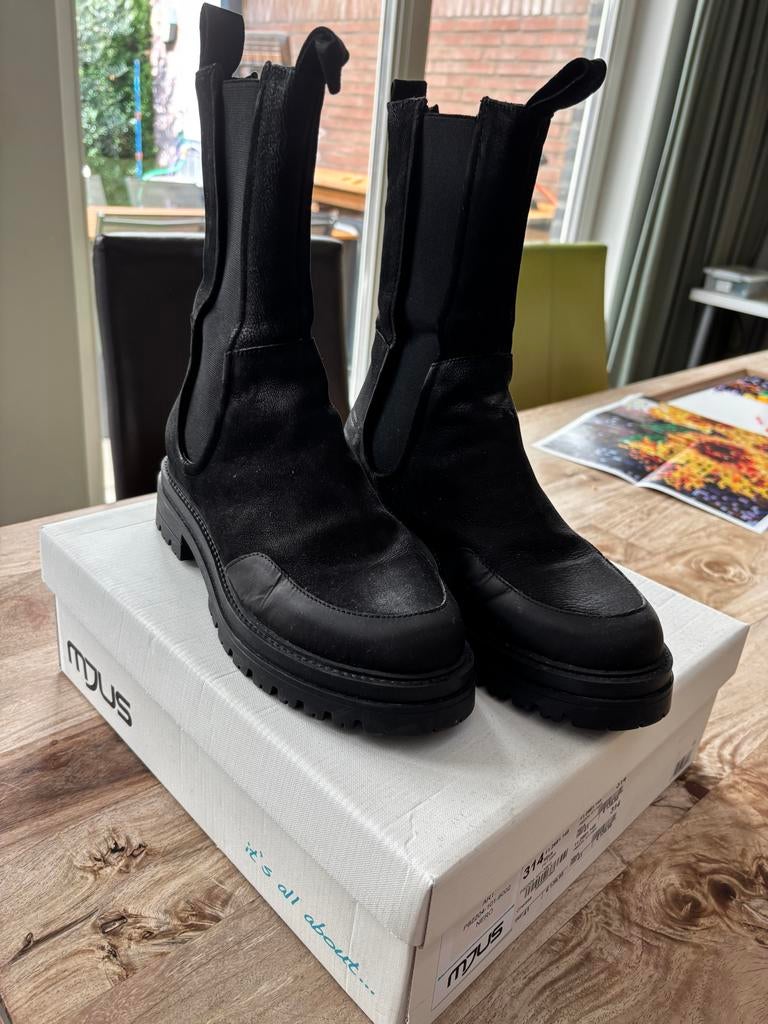 Zwarte suède laarzen met grove zool MJUS, Kleding | Dames, Schoenen, Ophalen, Zwart, Lage of Enkellaarzen, Gedragen