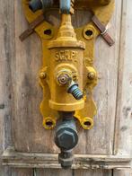 Stoere antieke pomp benzinepomp Scapi, Ophalen