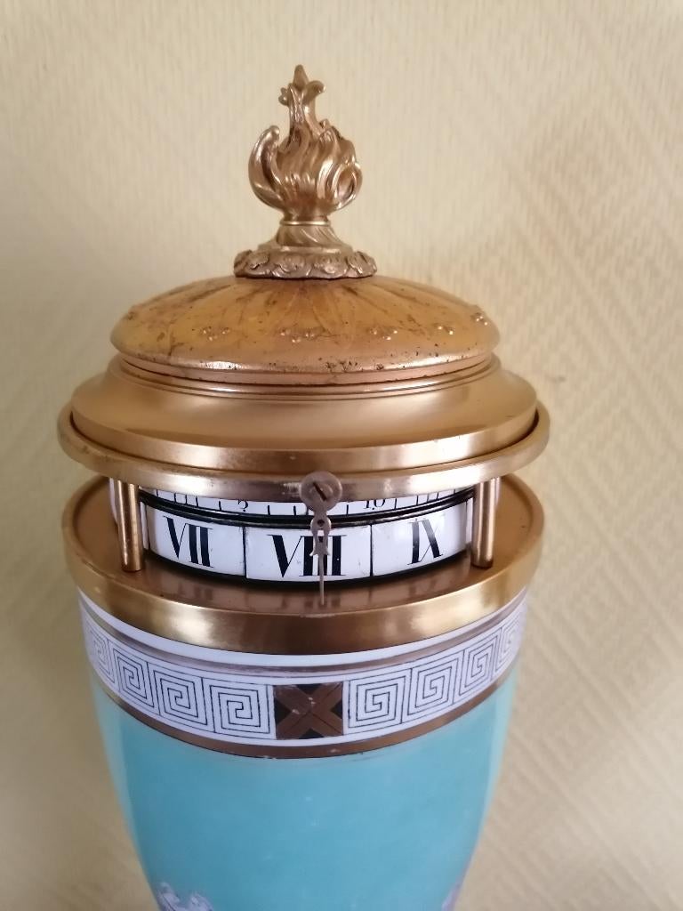 circle tournant klok 19e eeuw met slagwerk, Ophalen