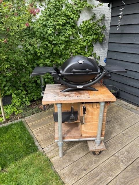 Weber Q1200 gasbarbeque met verrijdbaar onderstel, Ophalen, Zo goed als nieuw, WEBER