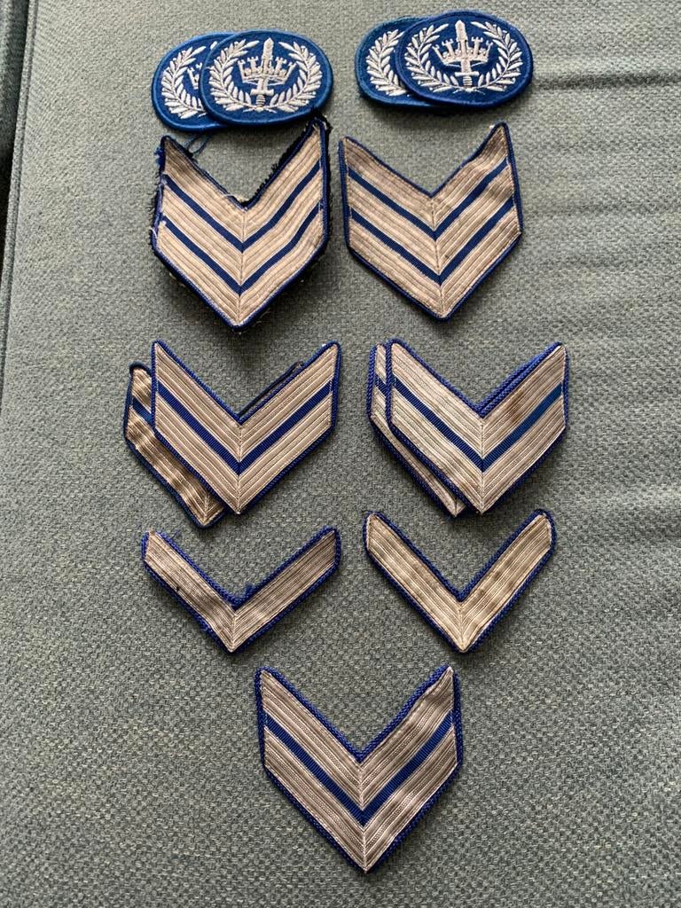 Rangen o.a brigadier en wachtmeester ook petten beschikbaar, Verzenden, Marechaussee, Nederland, Embleem of Badge