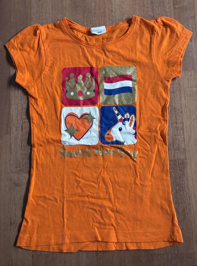 2 oranje t-shirts maat 128/134, Ophalen, Zo goed als nieuw, Meisje