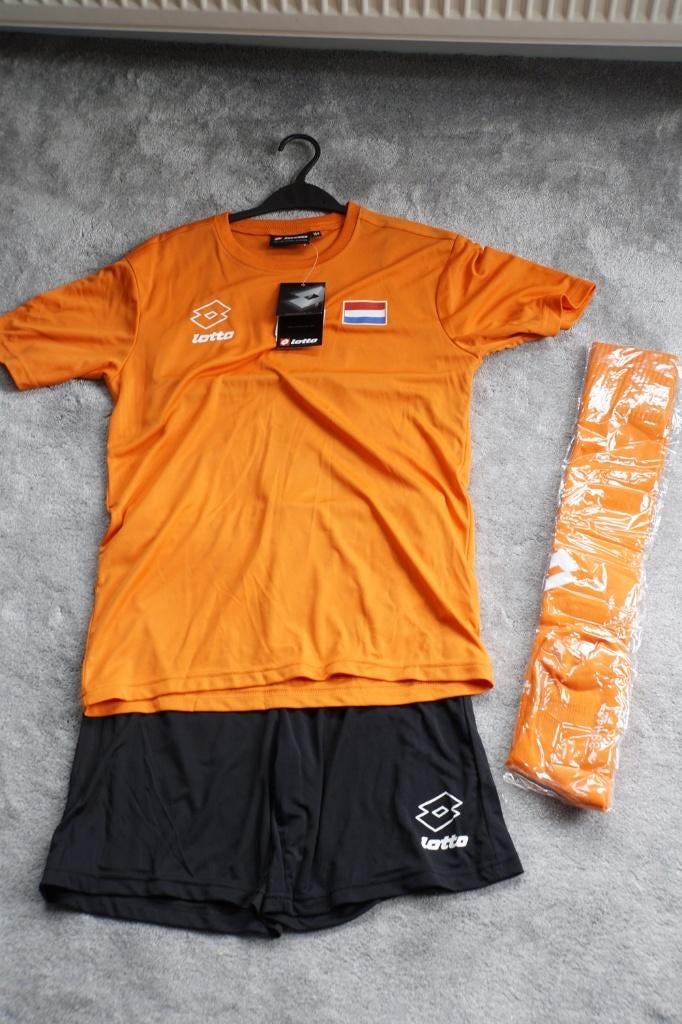 Nieuw WK voetbalset shirt/broekje/kousen 176 v Lotto oranje, Jongen of Meisje, Nieuw, Ophalen of Verzenden, Setje