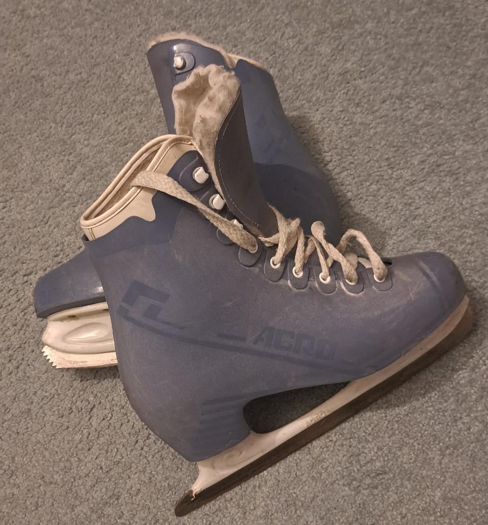 Prachtige Lichtblauwe Kunstschaatsen,  maat 38, Sport en Fitness, Schaatsen, Ophalen of Verzenden, Gebruikt, Kunstschaatsen, Overige merken
