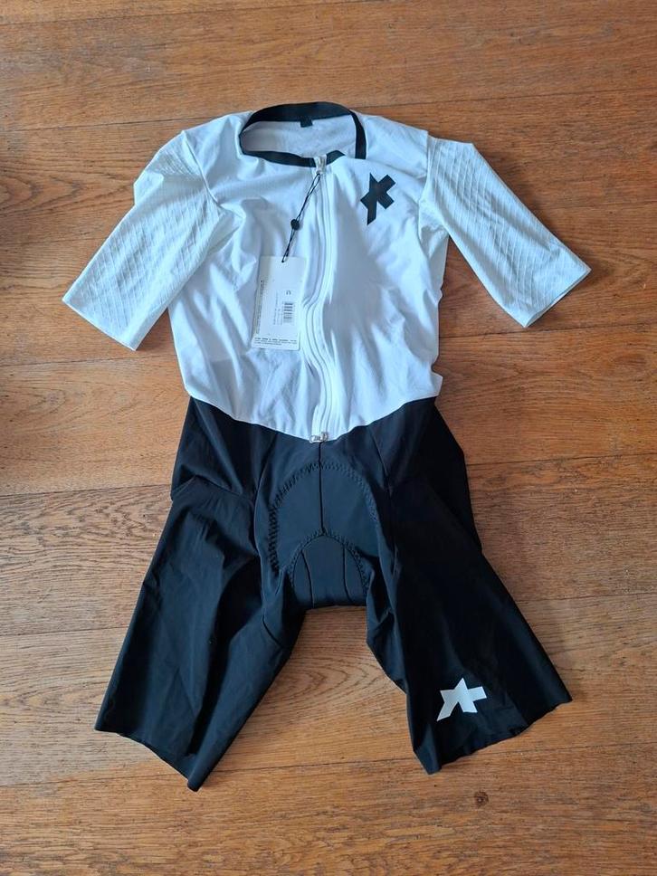 Assos RSR S11 Triator Speedsuit M NIEUW, Fietsen en Brommers, Fietsaccessoires | Fietskleding, Nieuw, Bovenkleding, Ophalen of Verzenden