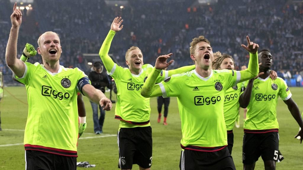 Gezocht Schalke ajax shirt, Ophalen of Verzenden, Zo goed als nieuw, Ajax, Shirt