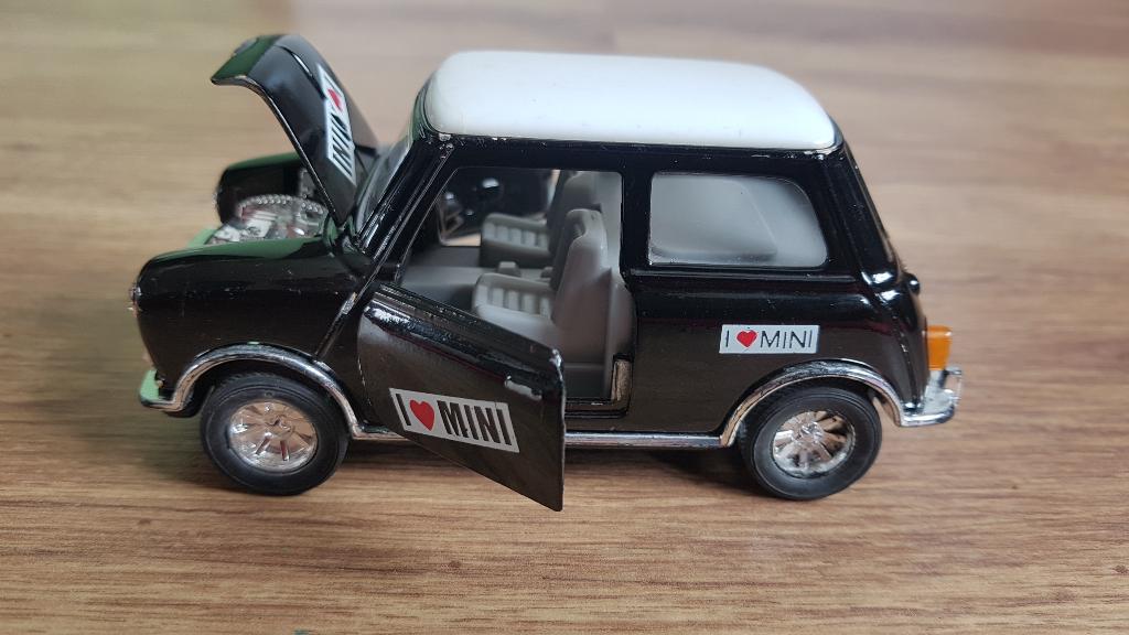 Mini Cooper Schaalmodel I heart Mini met frictiemotor, Ophalen of Verzenden, Gebruikt, Auto