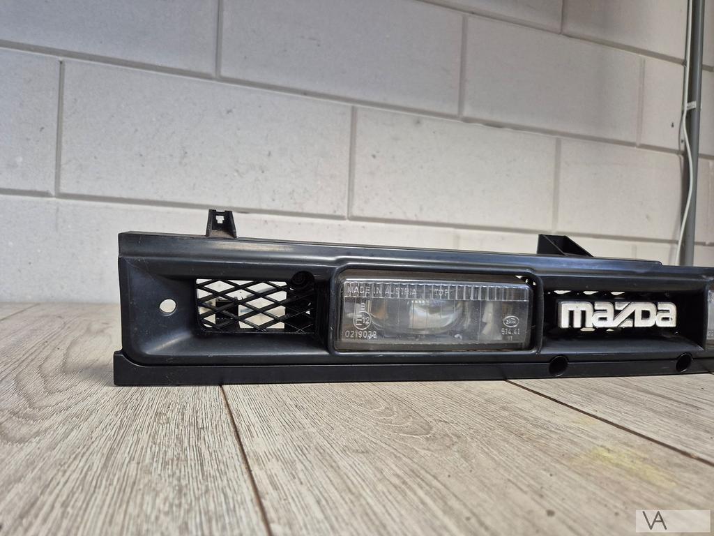 Mazda 323 BG 1988 - 1994 grille met mistlampen fog lights, Auto-onderdelen, Gebruikt, -, -, Ophalen of Verzenden
