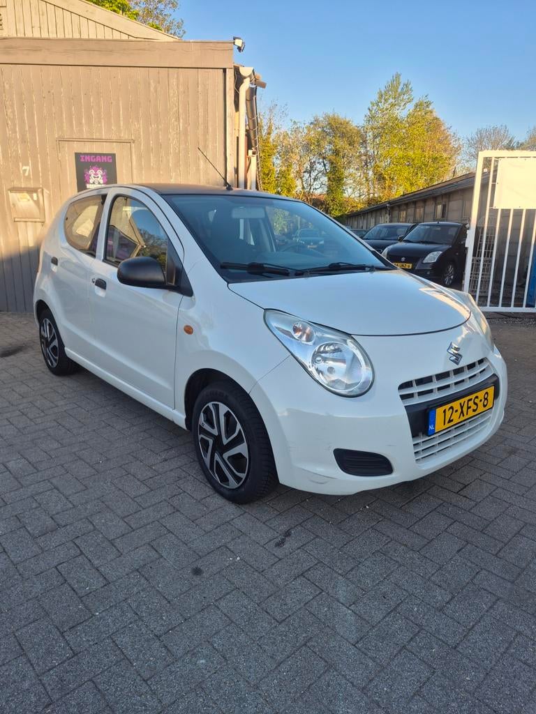 Suzuki Alto 1.0 2012 Wit 5 deurs airco, Auto's, Voorwielaandrijving, 200 kg, 4 stoelen, Origineel Nederlands