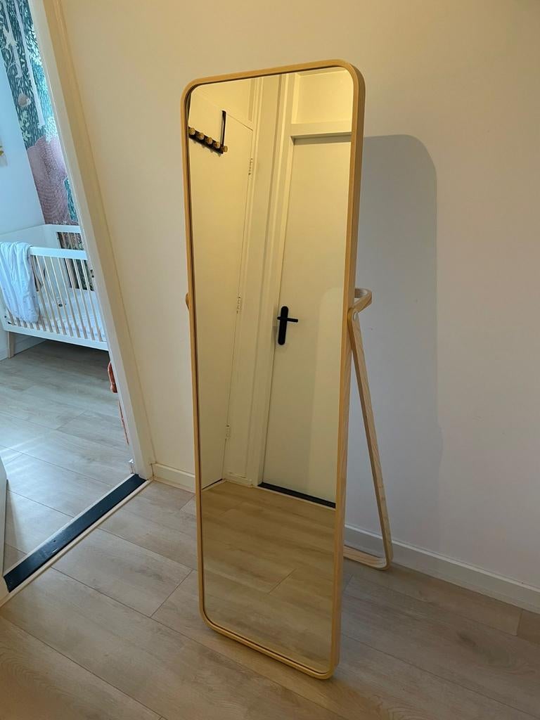 Ikea ikornnes staande spiegel, Huis en Inrichting, Woonaccessoires | Spiegels, Ophalen, Minder dan 50 cm, Zo goed als nieuw, 150 tot 200 cm