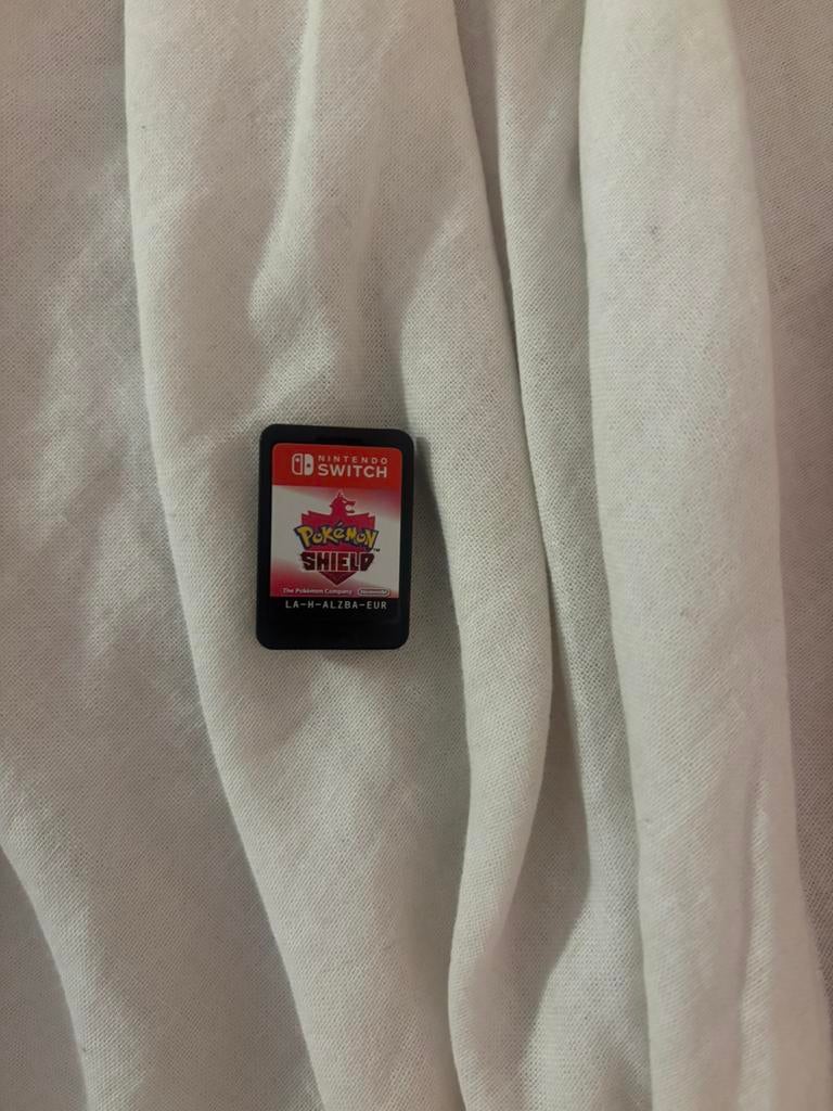 Pokemon shield Switch, Spelcomputers en Games, Games | Nintendo Switch, 1 speler, Zo goed als nieuw, Vanaf 7 jaar, Ophalen