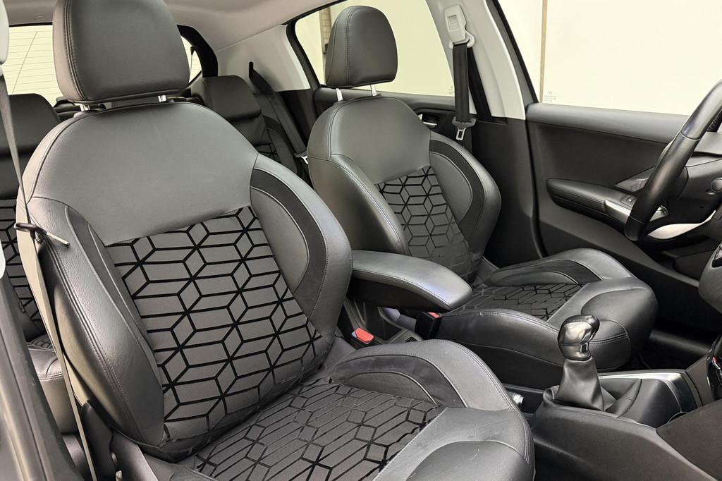 Peugeot 208 1.2 110pk Première 110 pk Panoramadak | 17 inch, Voorwielaandrijving, Stof, Euro 6, 23 km/l
