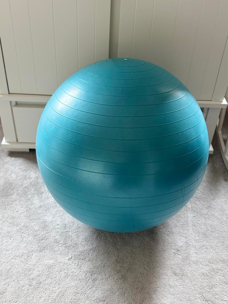 Blauwe fitnessbal / bevalbal, Ophalen, Gebruikt, Fitnessbal