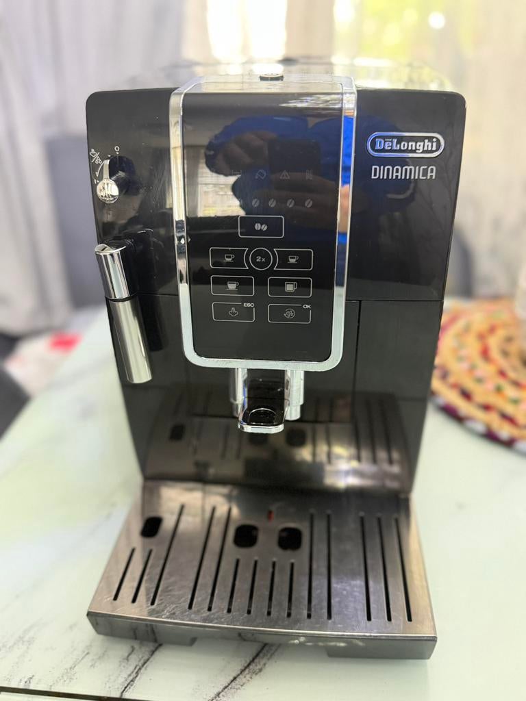koffieapparaten DeLonghi, Ophalen of Verzenden, Zo goed als nieuw, Koffiemachine, Koffiebonen