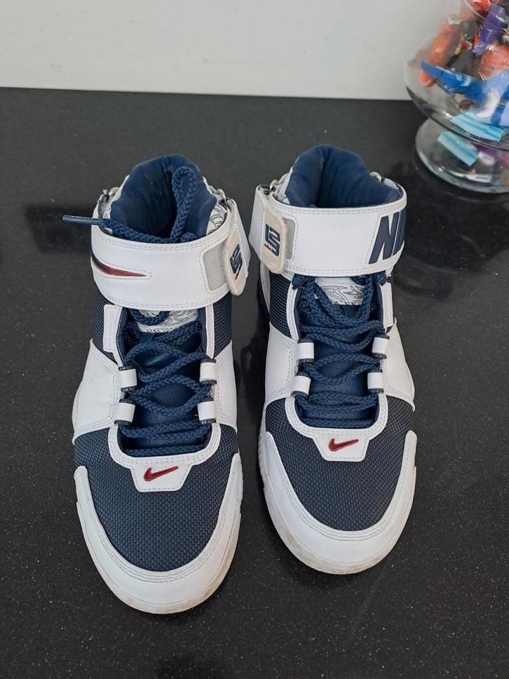 Nike LeBron  Zoom 2  Sneakers - Maat 41, Kleding | Heren, Schoenen, Gedragen, Sneakers of Gympen, Wit, Ophalen of Verzenden