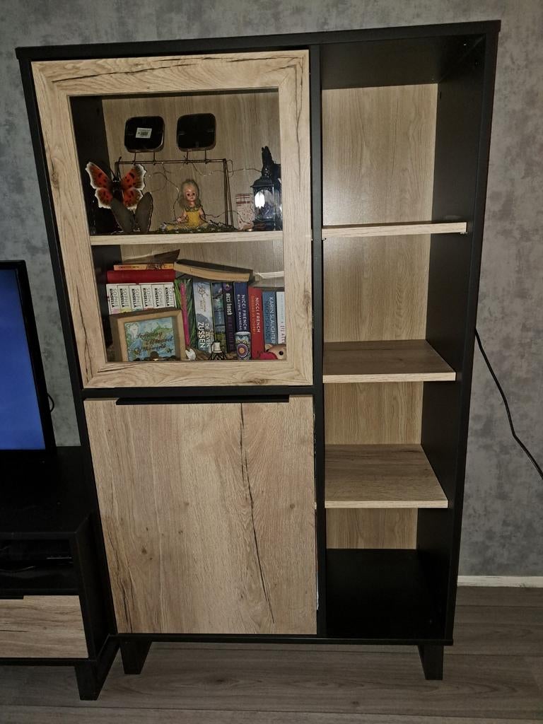 Vitrinekast, Ophalen, 25 tot 50 cm, 50 tot 100 cm, 150 tot 200 cm