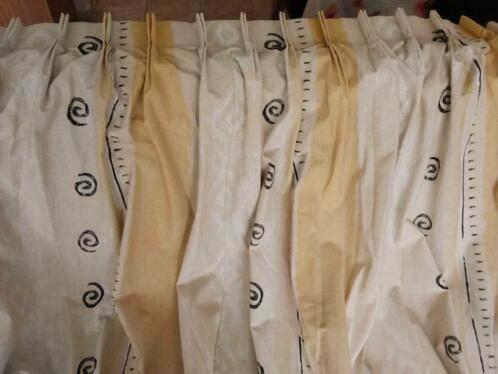 1 Groot beige/okergeel gordijn van 234 cm hoog en 174 cm br, Huis en Inrichting, Stoffering | Gordijnen en Lamellen, Zo goed als nieuw