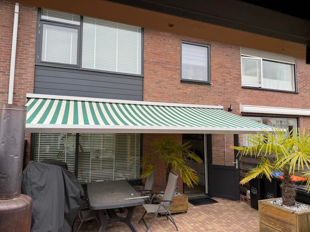Zonnescherm knikarm 550 cm Groen Wit gestreept - Elektrisch, Tuin en Terras, Zonneschermen, Ophalen, Gebruikt, 450 cm of meer