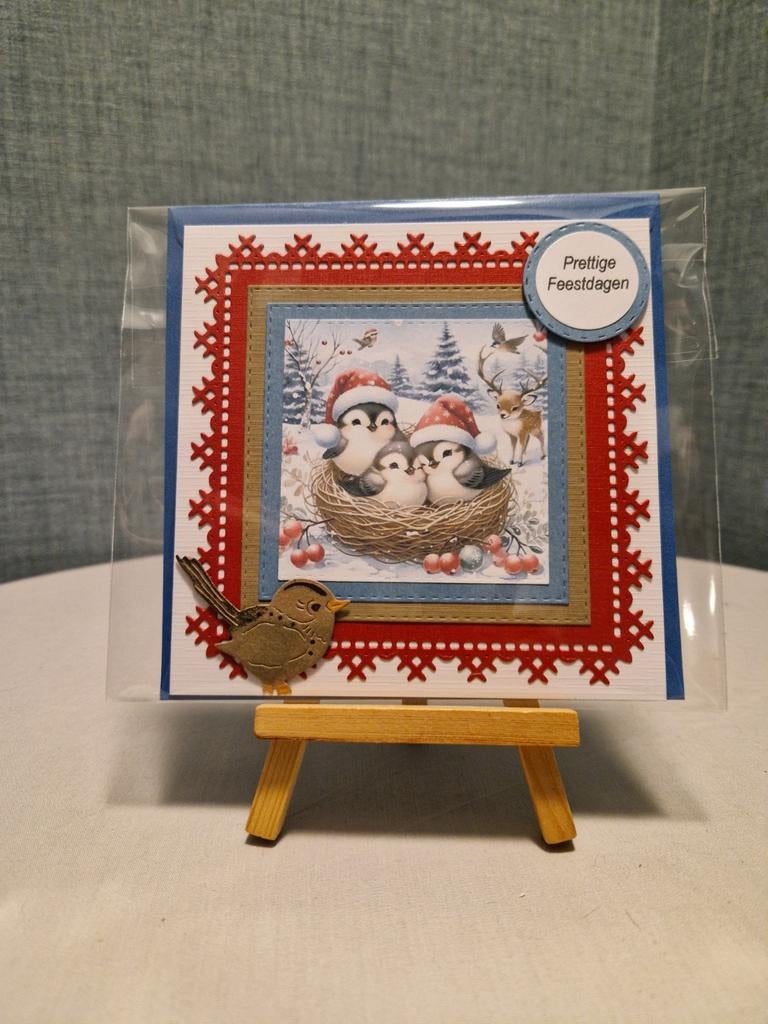 Kaartje kerst drie vogels met kerstmuts zittend in het nest, Ophalen of Verzenden, Nieuw, Kerst