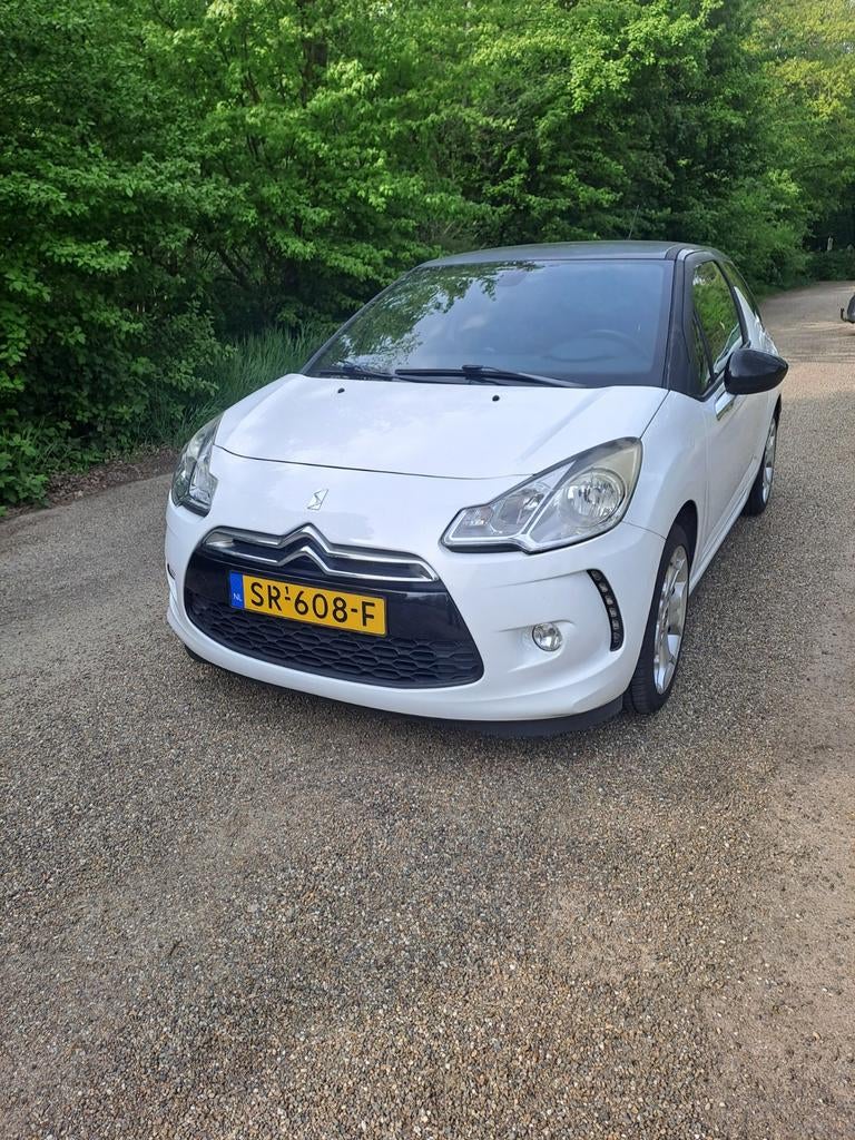 Citroën DS3 1.6 VTI So Chic 120PK 2011 Wit, Auto's, Voorwielaandrijving, 40 €/maand, Zwart, 4 cilinders