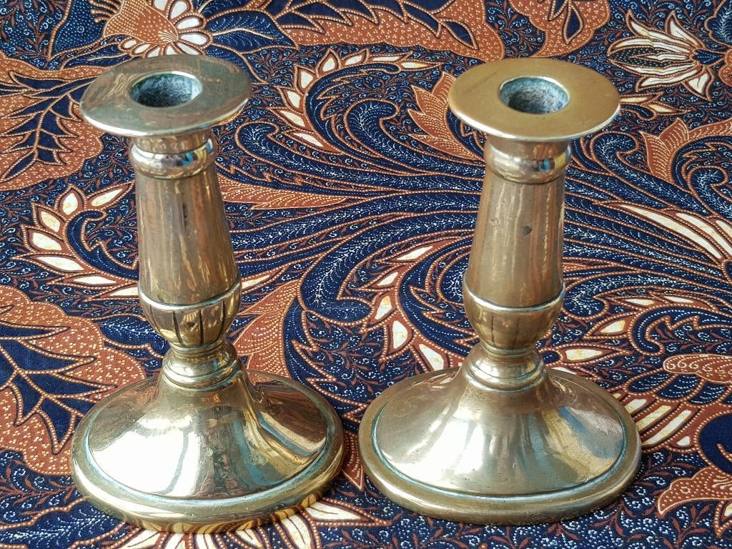 Mooi stel zware antieke kandelaars uit Engeland 14,5 cm., Antiek en Kunst, Ophalen of Verzenden, Koper of Brons