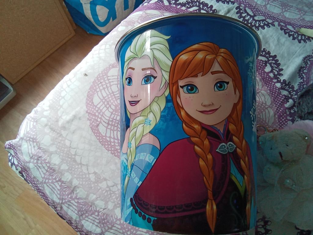 disney frozen prullenbak en 3 sleutelhangers, Ophalen