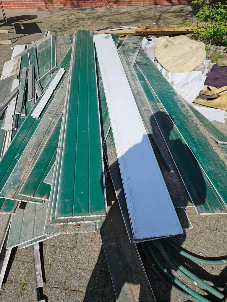 Gratis af te halen: Kunststof schroten groen/wit (100m²), Ophalen of Verzenden, Gebruikt, Overige materialen