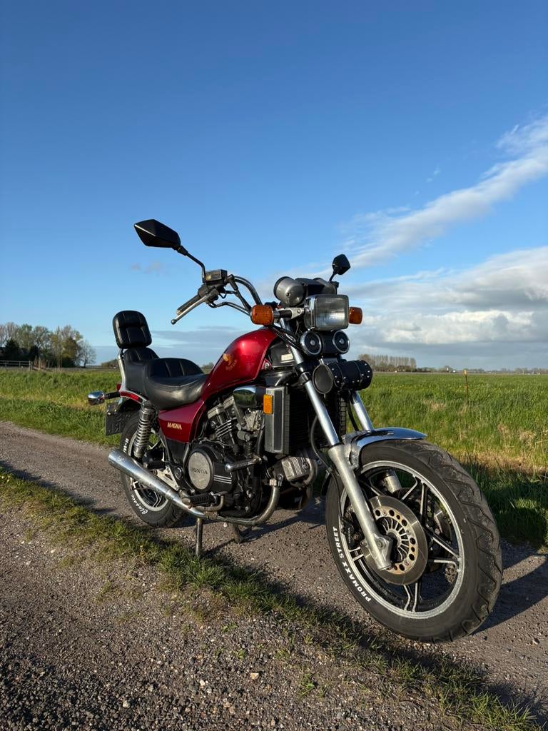 Honda Magna VH700 uit 1984, 700 cc, Cardan-aandrijving, 4 cilinders, Gebruikt