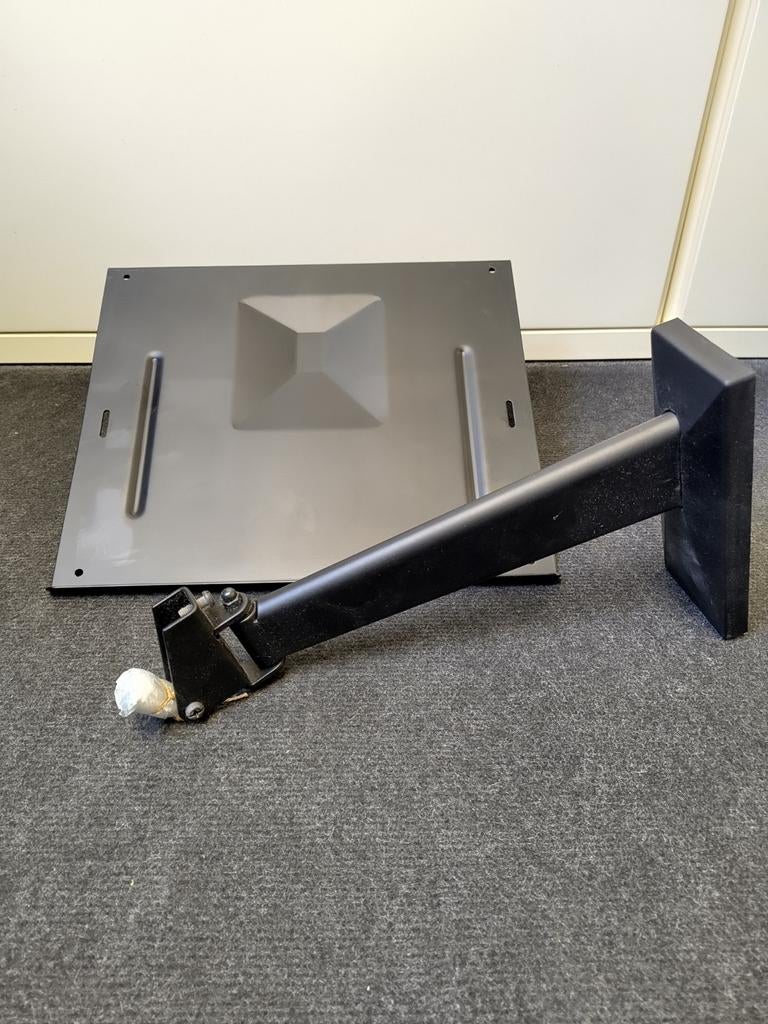 Zwenkarm plateau voor pc of tv (ikea observator), Ophalen