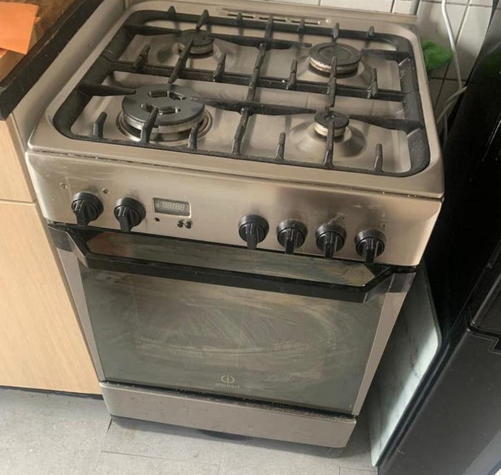 Indesit Gasfornuis, Witgoed en Apparatuur, Fornuizen, Ophalen, Gebruikt, 4 kookzones, Gas