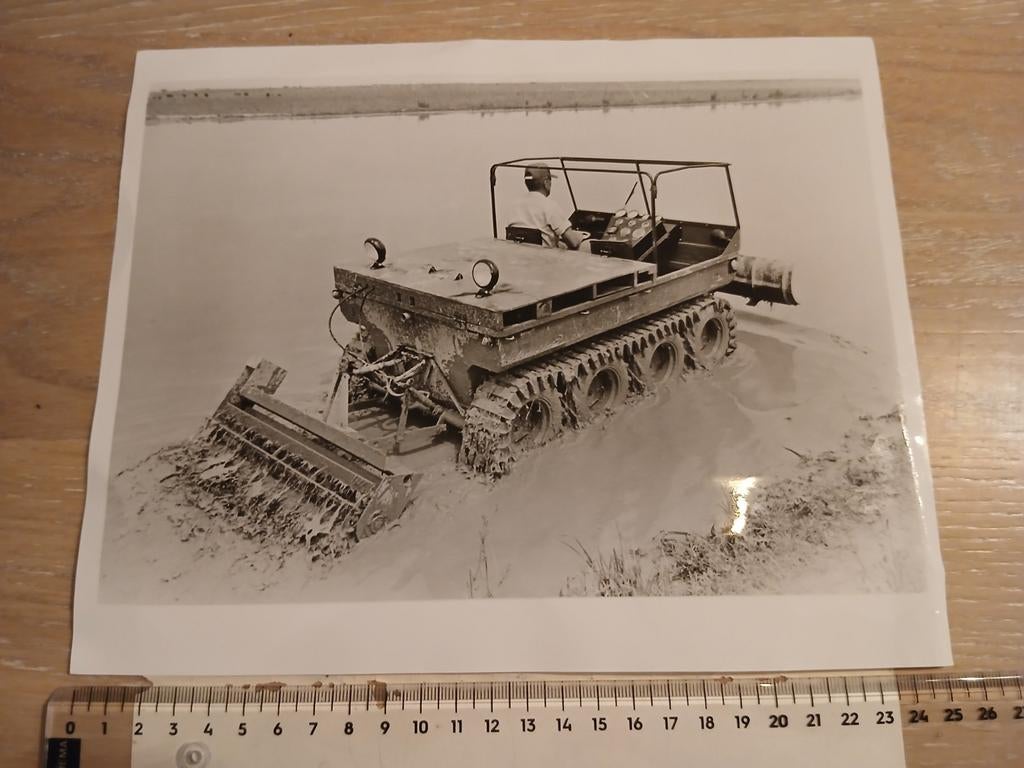 Fabriek foto "The Kid" Tractor LTV Aerospace Texas Landbouw, Verzamelen, Ophalen of Verzenden, Zo goed als nieuw, Overige onderwerpen