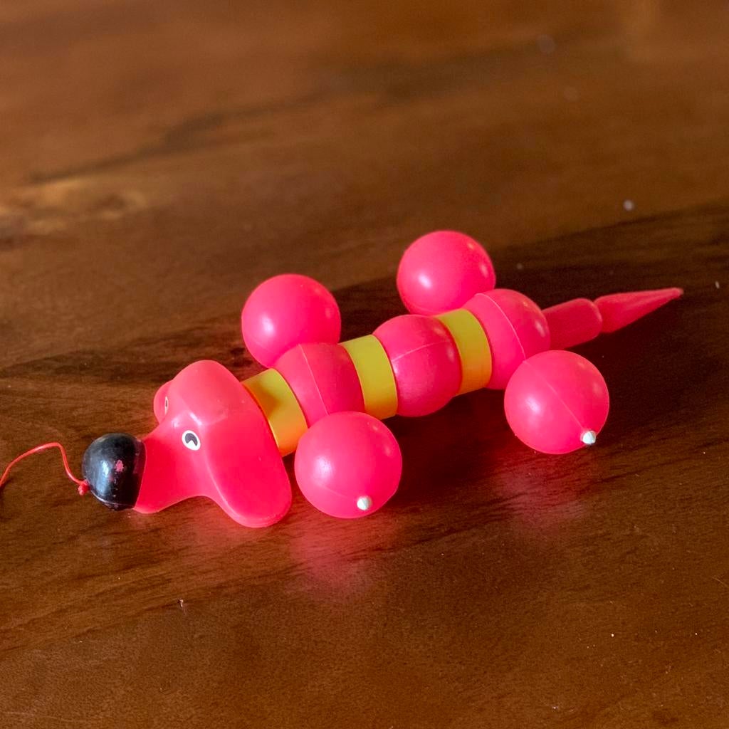 Vintage roze trekdier hondje plastic - Jaren '70 speelgoed, Ophalen of Verzenden, Gebruikt
