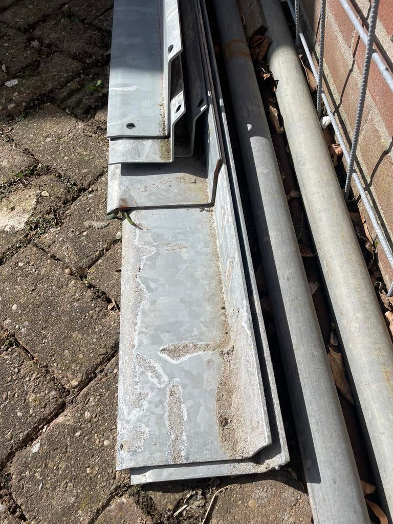 GEGALVANISEERDE HOEKLIJNEN / BIEDEN, Ophalen of Verzenden