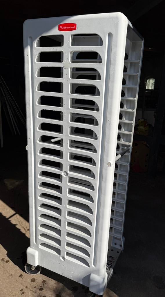 Rubbermaid serveerwagen / tray trolley op wielen, Ophalen, Gebruikt