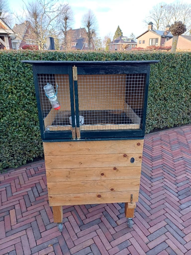 super mooi konijnenhok op wielen., Dieren en Toebehoren, Knaagdieren en Konijnen | Hokken en Kooien, Ophalen, 110 cm of meer, Zo goed als nieuw