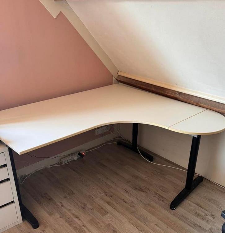 Groot Ikea Galant Hoekbureau, Huis en Inrichting, Bureaus, Zo goed als nieuw, Bureau, In hoogte verstelbaar, Ophalen